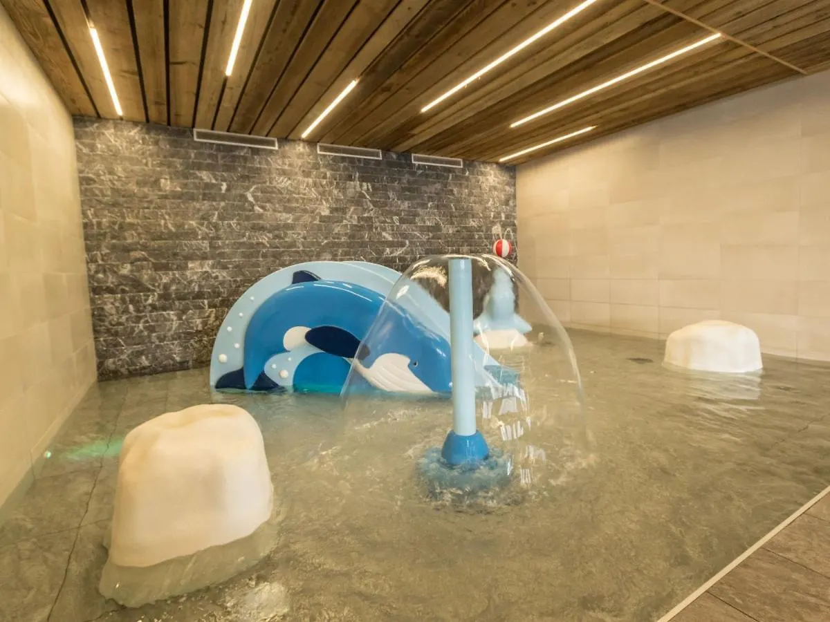 Hilltop Apartment In Arc 2000 With Indoor Pool Les Arcs  Francie