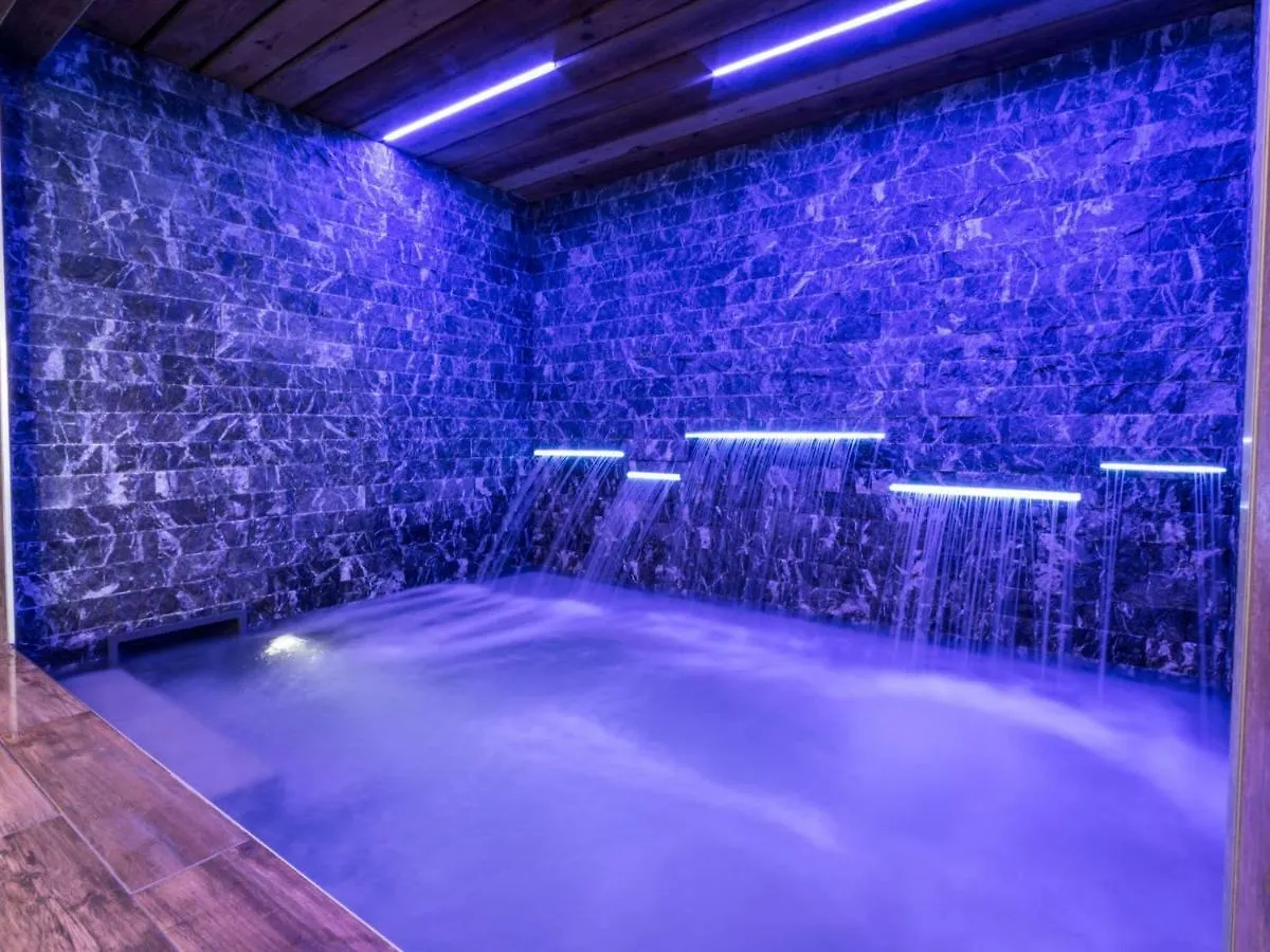 Hilltop Apartment In Arc 2000 With Indoor Pool Les Arcs